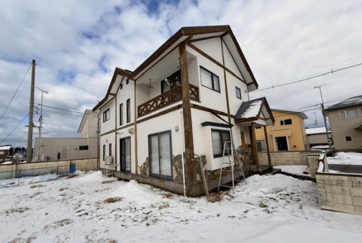 外壁まわりの補修工事を行ったお住まいの全景